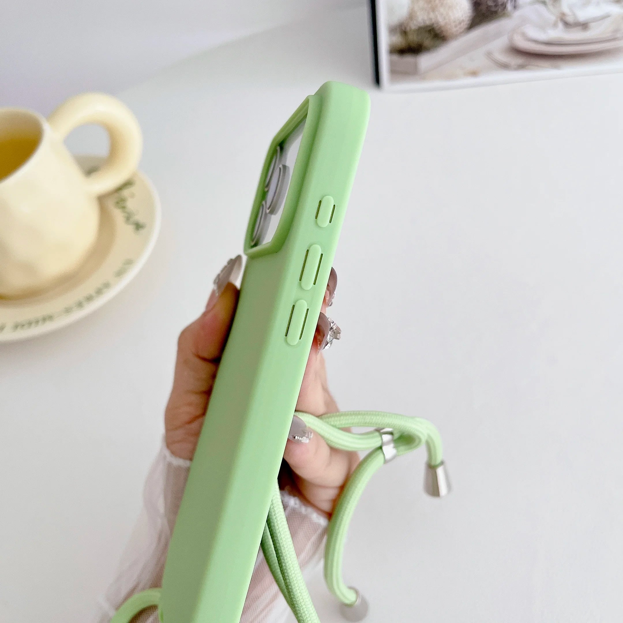 iPhone 17 Pro Max Softcase mit Band & Schutz