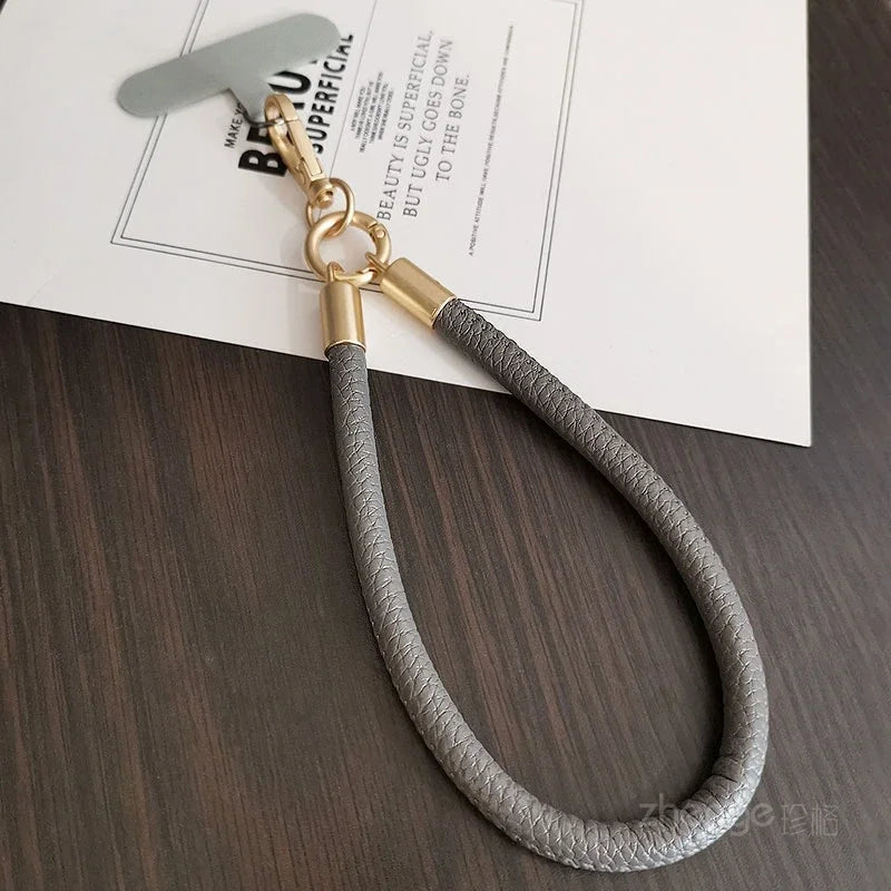 Leder-Handyband mit Clip – Stylisches Lanyard für alle