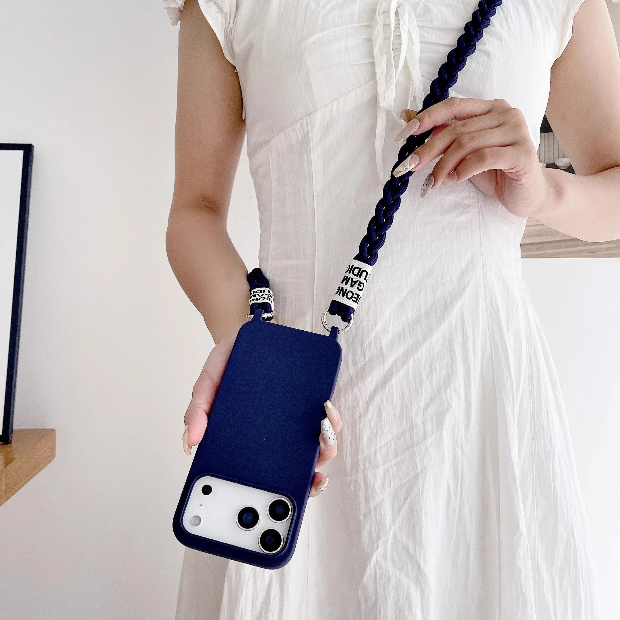 Silikon Lanyard-Hülle mit Band für iPhone 16–17
