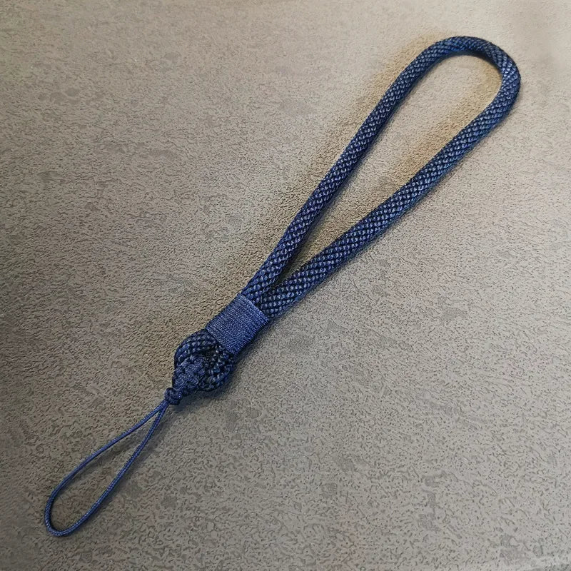 Handgewebtes Handy-Lanyard fürs Handgelenk – kurz & sicher