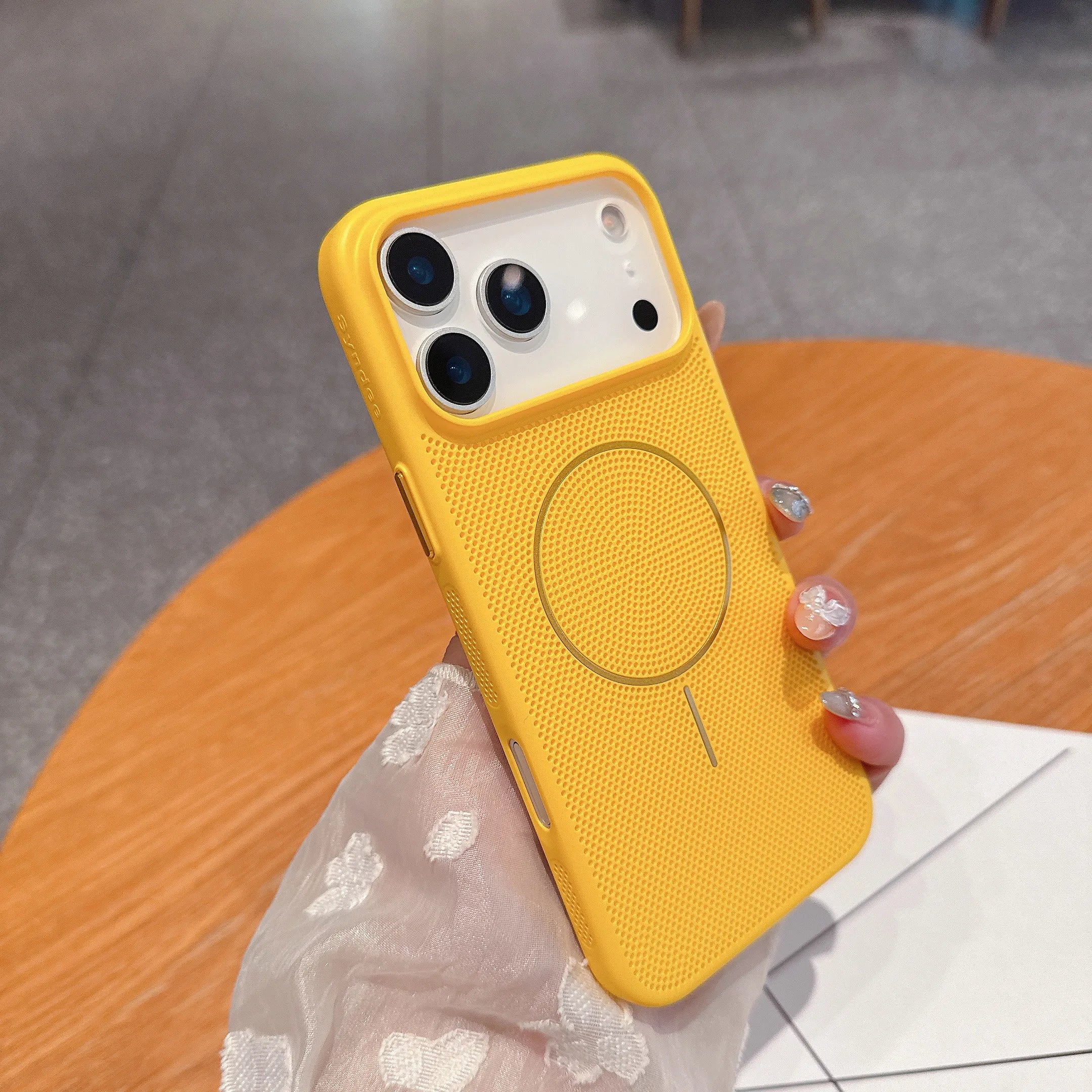 Magnetische Mesh-Hülle mit Kühlung für iPhone 17 Pro Max