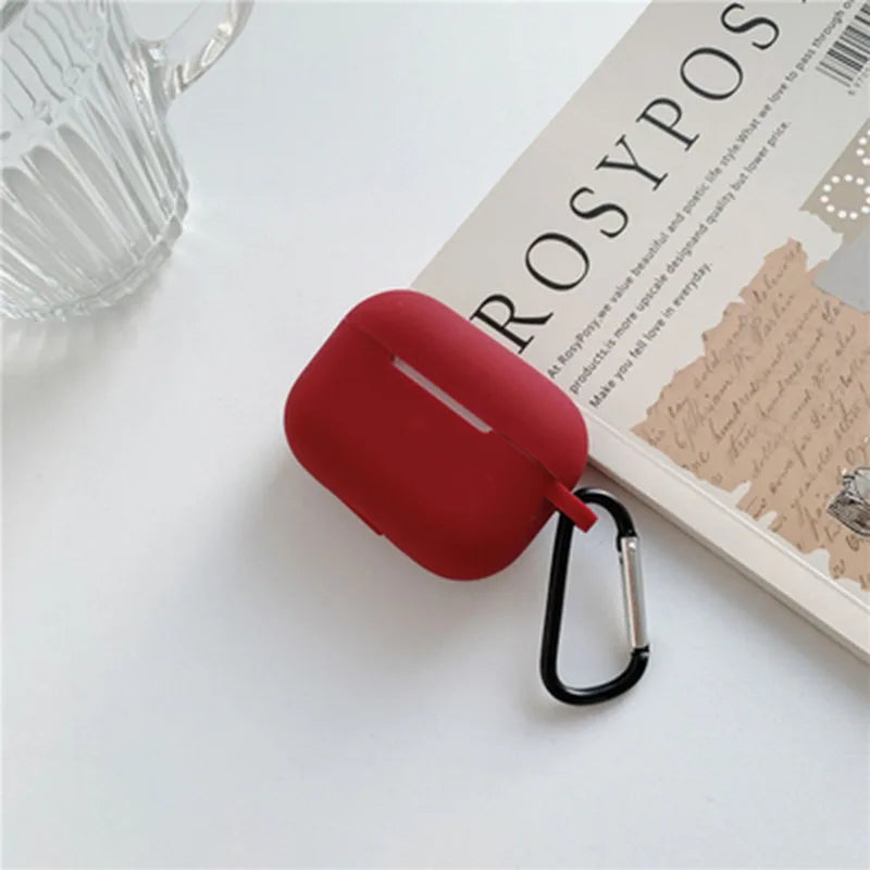 Weinrote Silikonhülle mit Rosenanhänger für AirPods