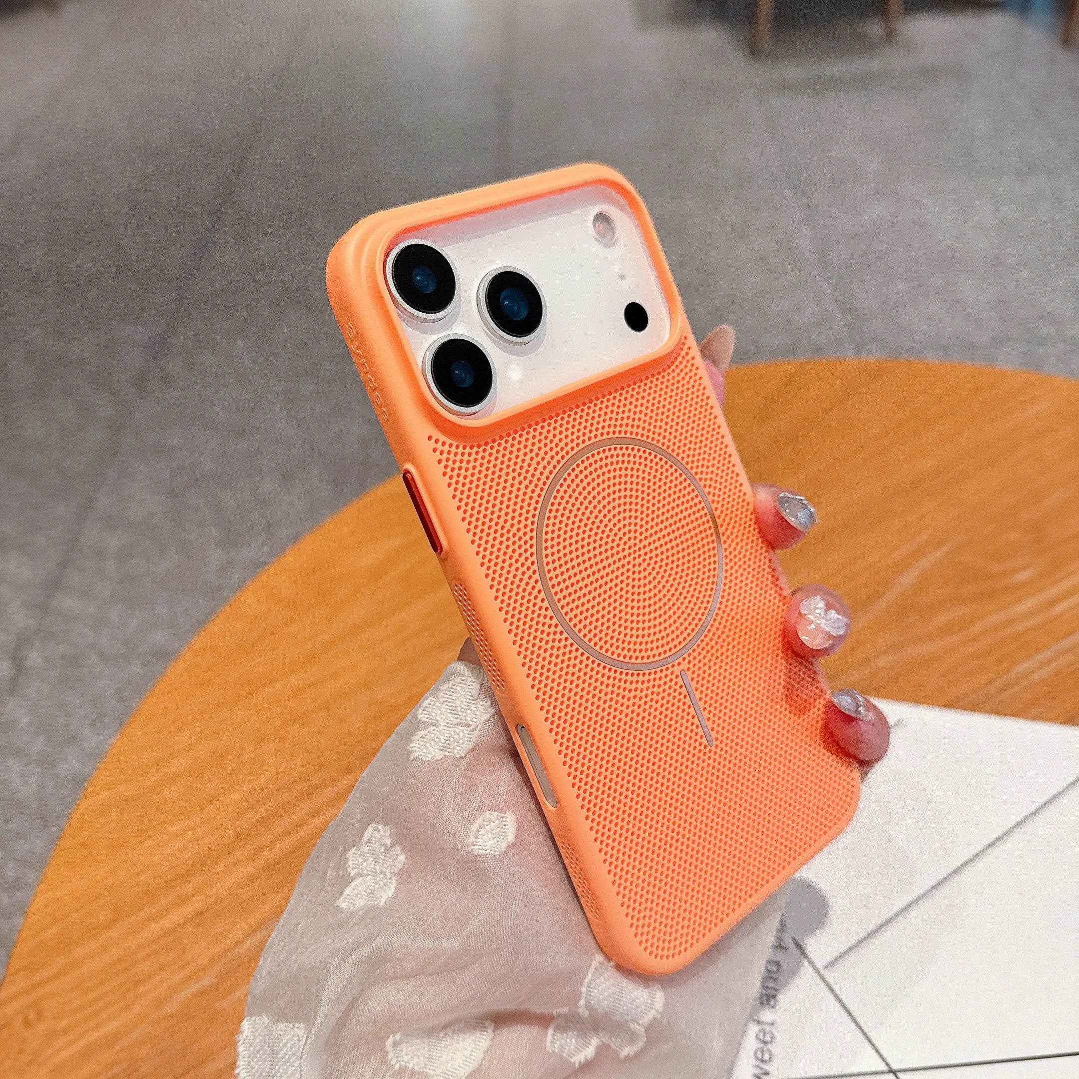 Magnetische Mesh-Hülle mit Kühlung für iPhone 17 Pro Max