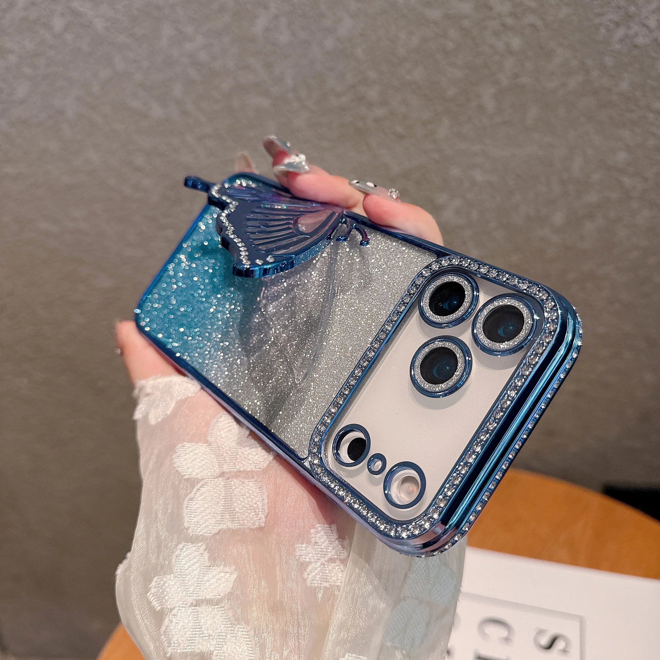Glitzernde Schmetterling-Hülle für iPhone 17