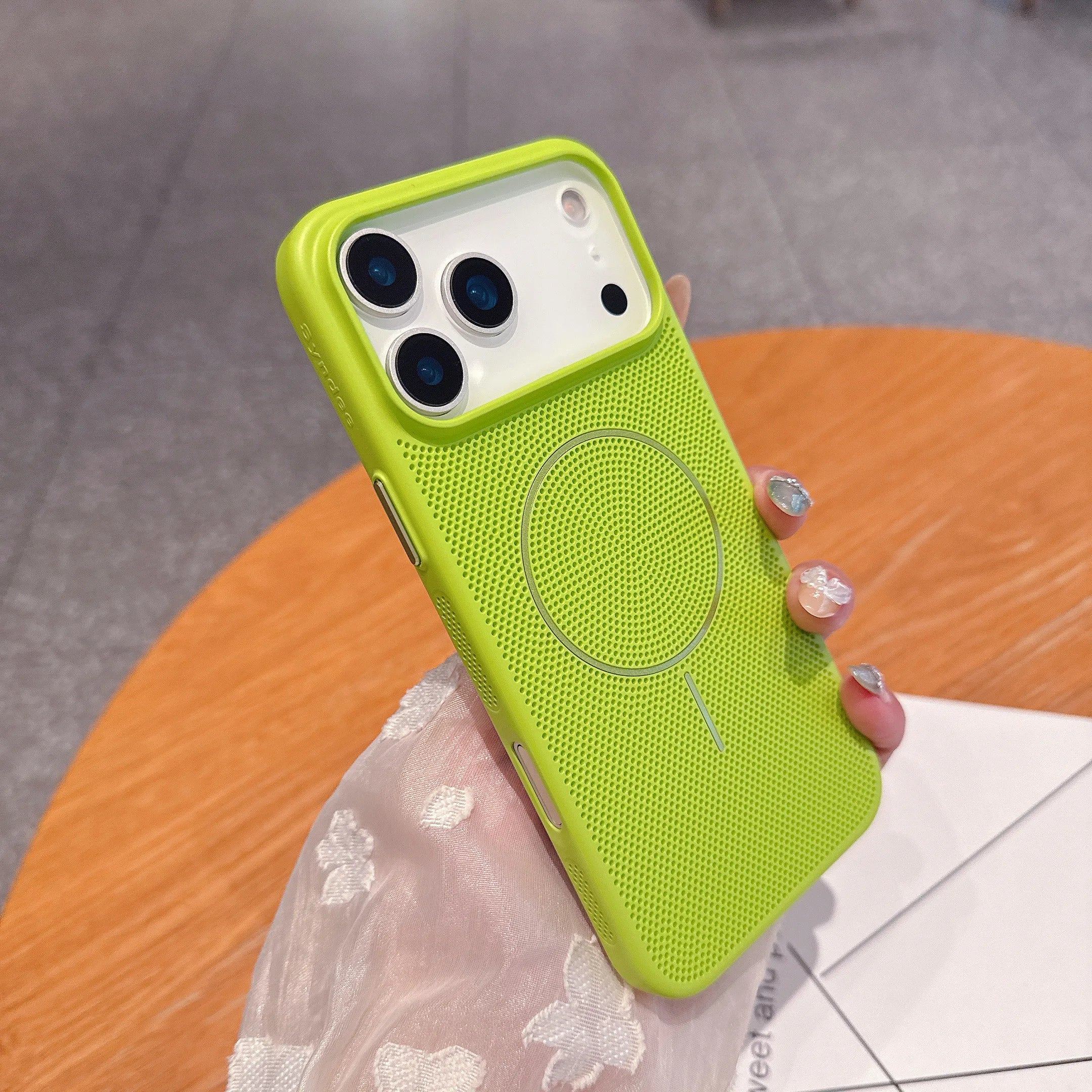 Magnetische Mesh-Hülle mit Kühlung für iPhone 17 Pro Max