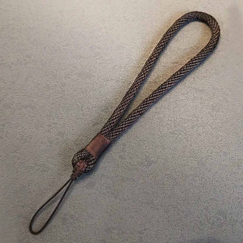 Handgewebtes Handy-Lanyard fürs Handgelenk – kurz & sicher