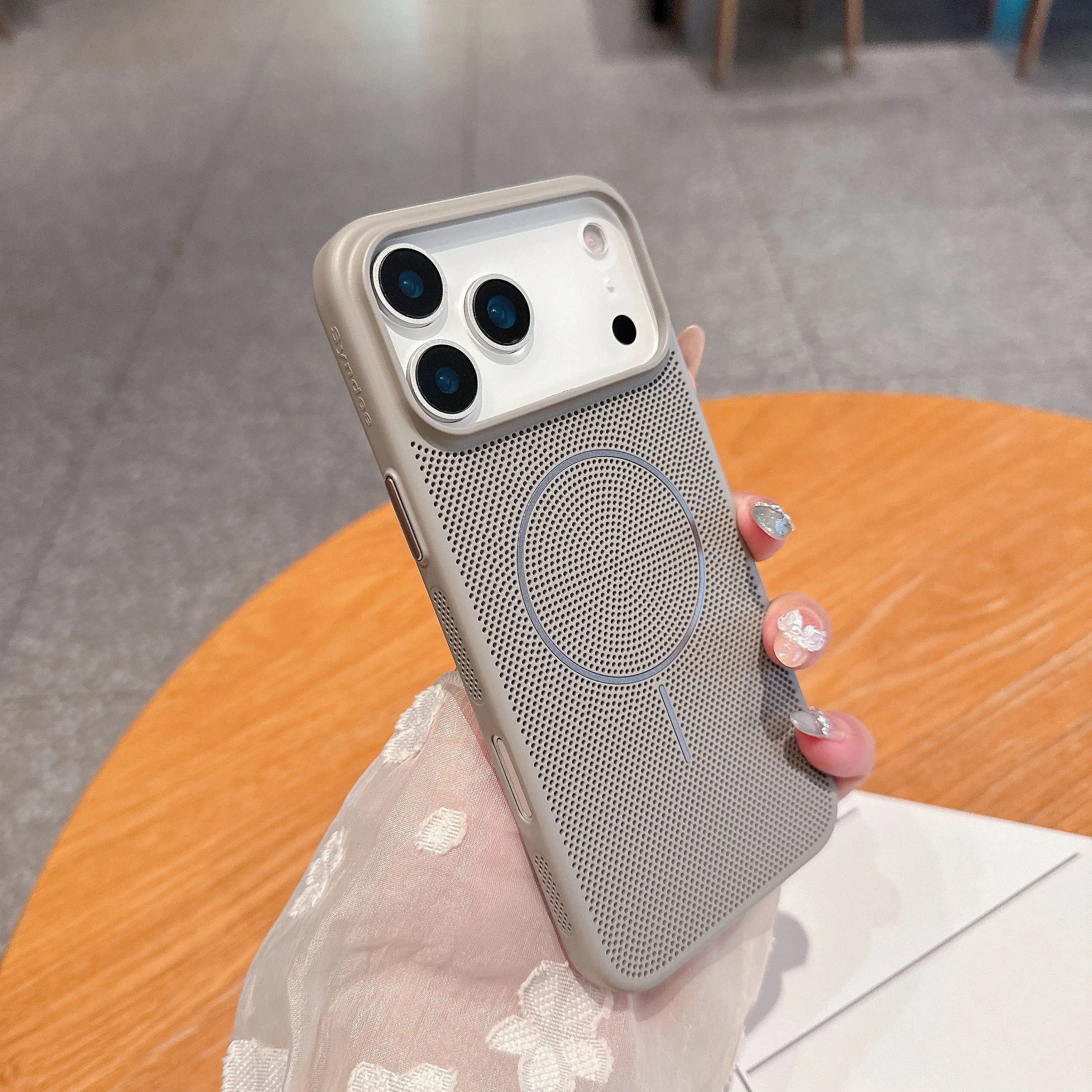 Magnetische Mesh-Hülle mit Kühlung für iPhone 17 Pro Max