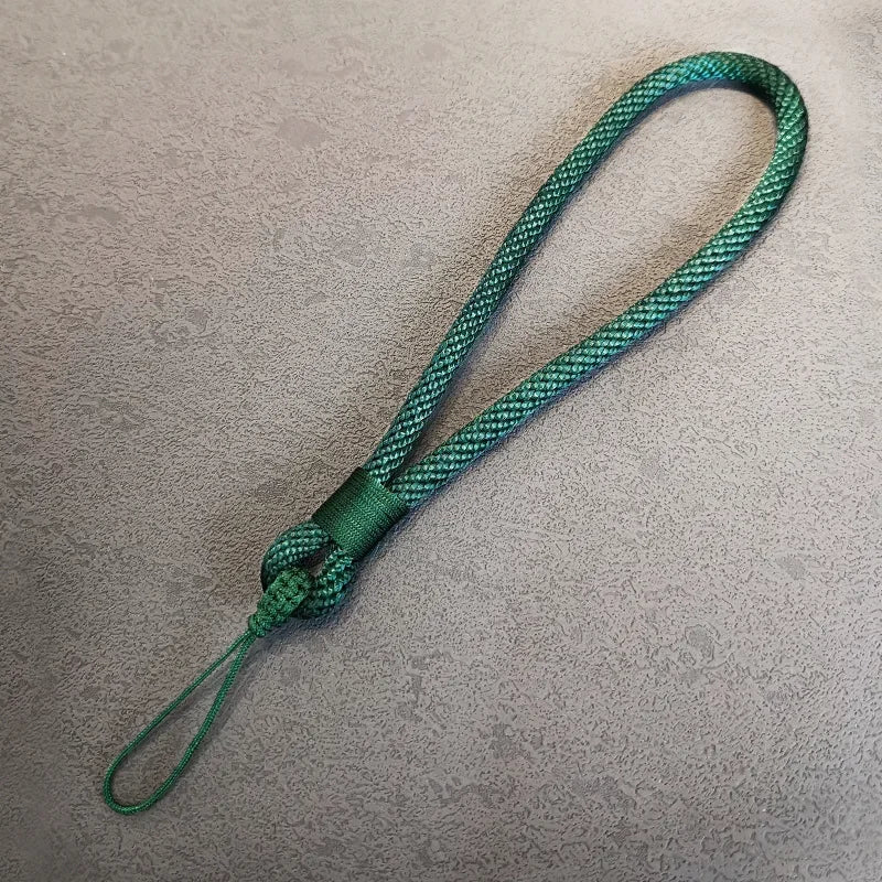 Handgewebtes Handy-Lanyard fürs Handgelenk – kurz & sicher
