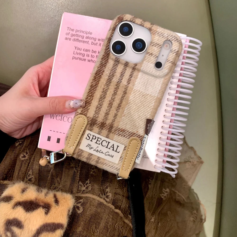 Plüschhülle Retro Stil für iPhone 17 Stoßfest