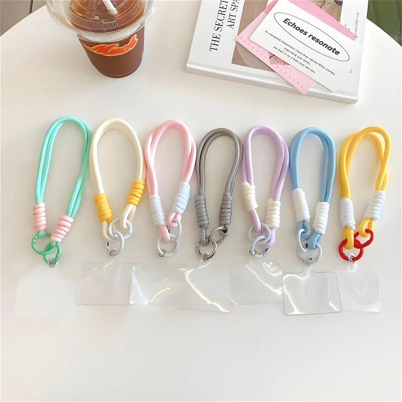 Kreatives Handyband aus Stoff – modisch & handgemacht