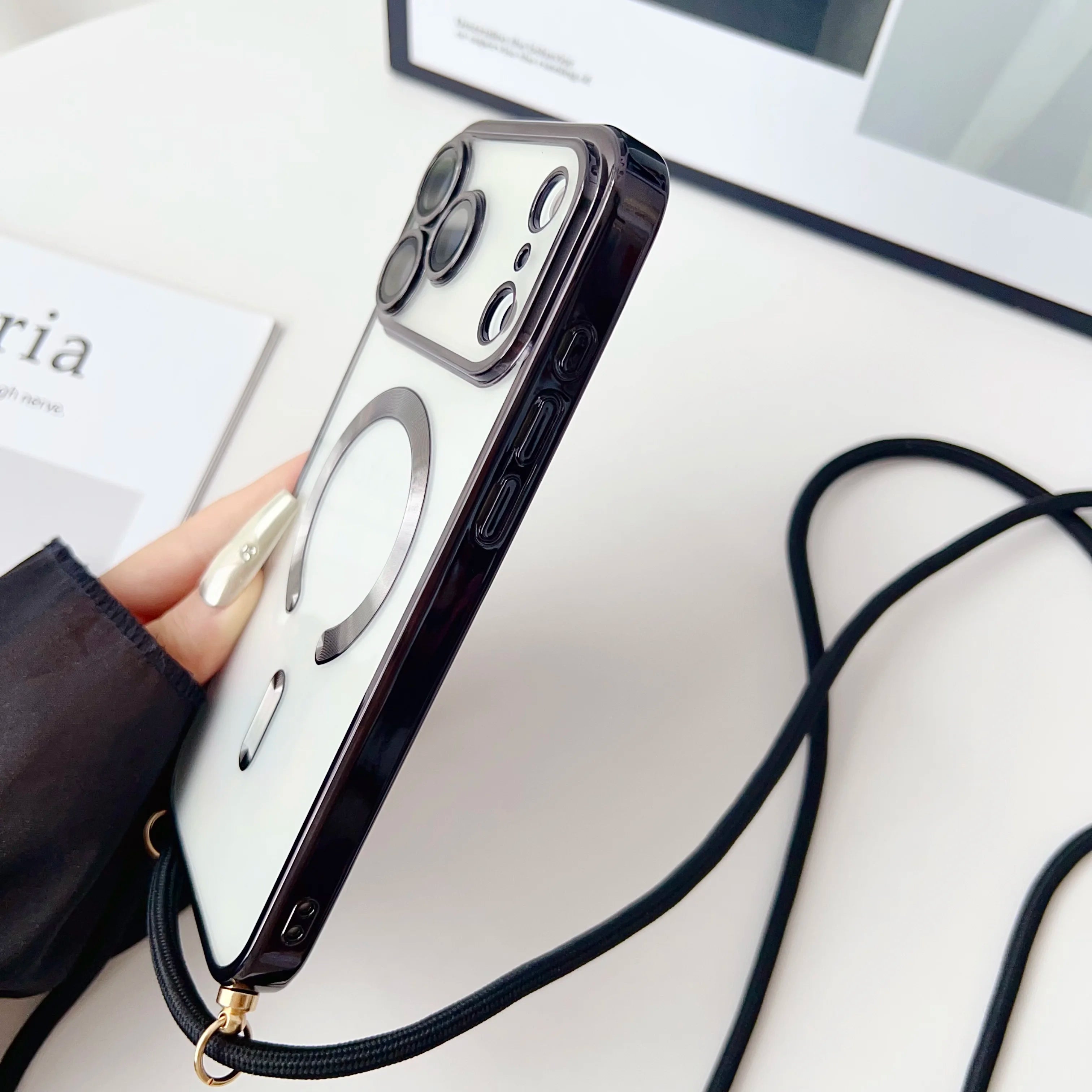 iPhone Hülle mit Magnet & Band – Transparent & Soft