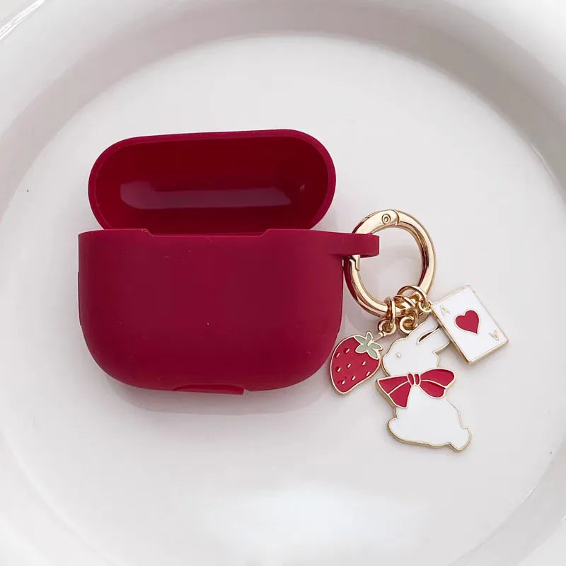 Weinrote Silikonhülle mit Rosenanhänger für AirPods