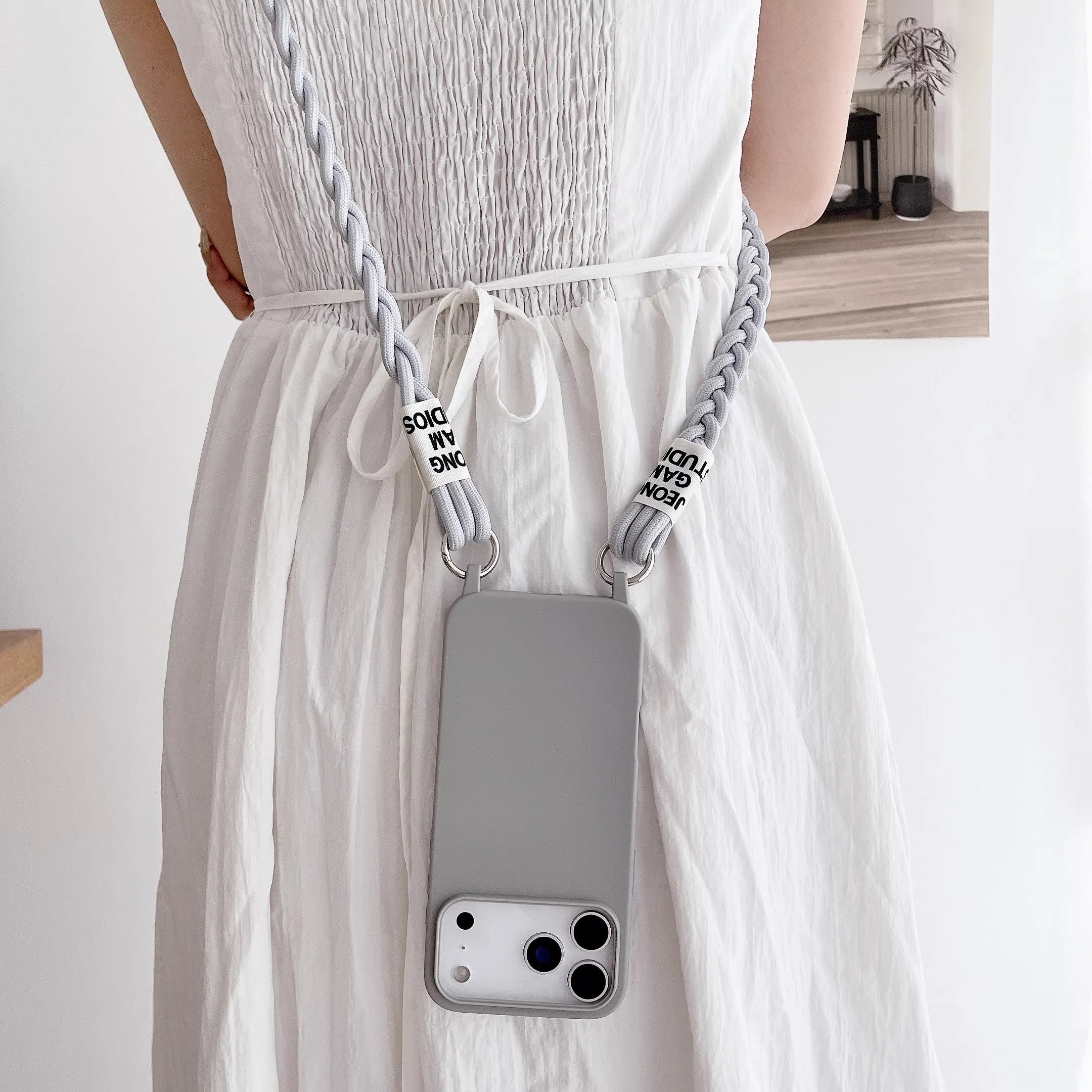 Silikon Lanyard-Hülle mit Band für iPhone 16–17